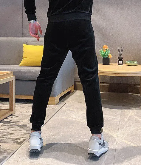 🅿️420 [LV Louis Vuitton] (double-sided gold velvet) hot-selling suit is coming. Focus on the original version of the official website. 2025 new hot-selling gold velvet suit. The original order is the best. 🇭🇰The meticulous work of top designers. Just for a fitting and perfect upper body effect. 100% all-natural high-quality gold velvet, close-fitting comfort, noble and elegant! Original hardware embodies elegance and nobility! Counter size: M-4XL (up to 200 pounds)